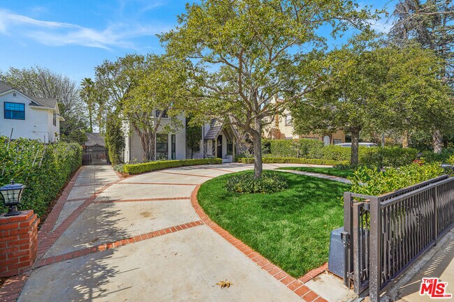 Building Photo - 665 McCadden Pl