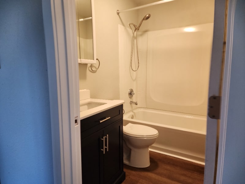 Building Photo - 646 Lois St