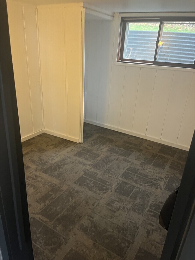 Building Photo - 2806 Madonna Dr