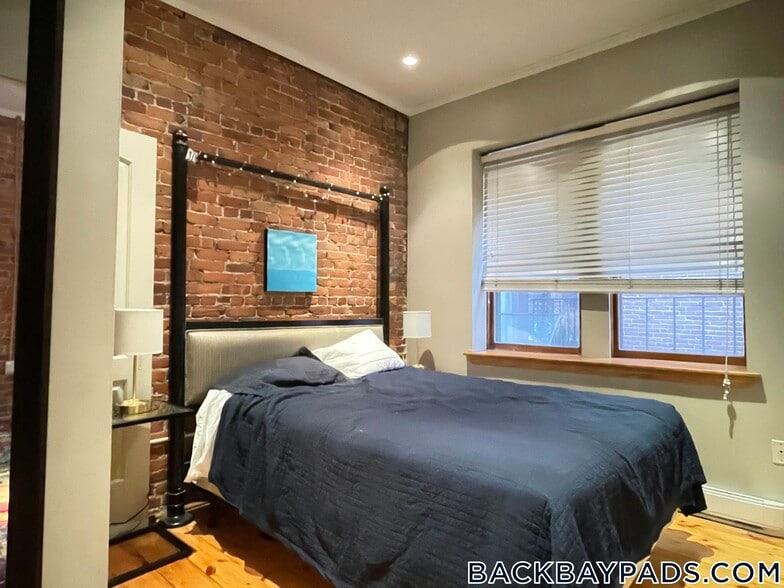 Building Photo - 17 Garrison St