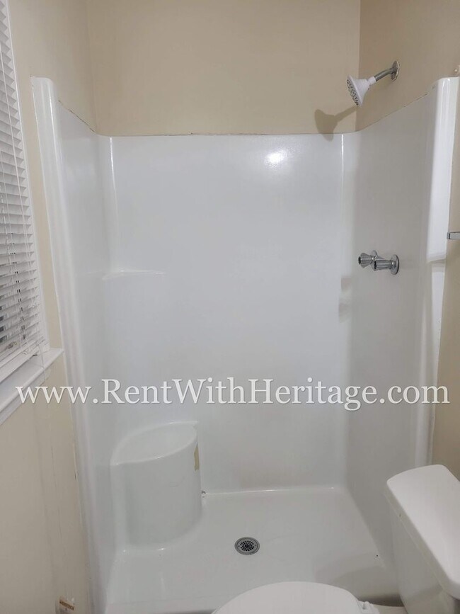 Building Photo - THIS IS A WONDERFUL.....BRICK RANCH STYLE HOME IN A GREAT NEIGHBORHOOD WITH GREAT SCHOOLS AND CLO...