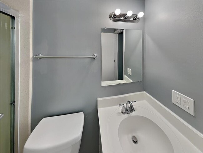 Building Photo - 412 Harold Dr