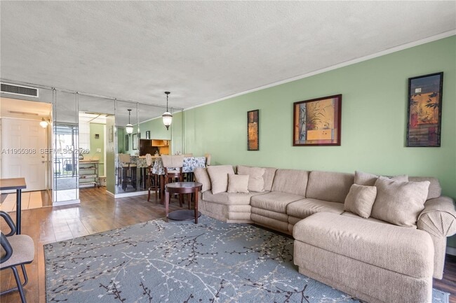 Building Photo - 2861 Leonard Dr