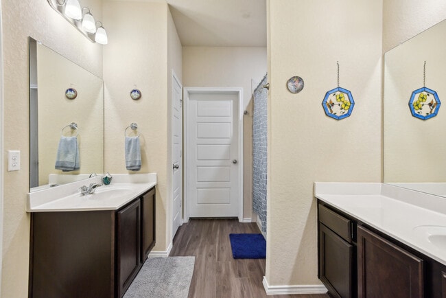 Building Photo - 513 Chelson Hunt