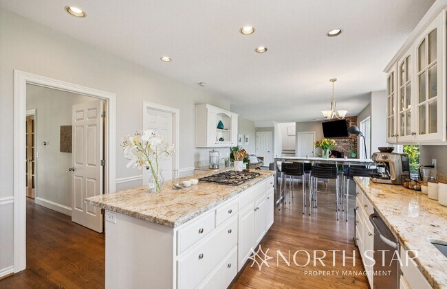 Building Photo - Beautiful Home with Mountain Views in the ...