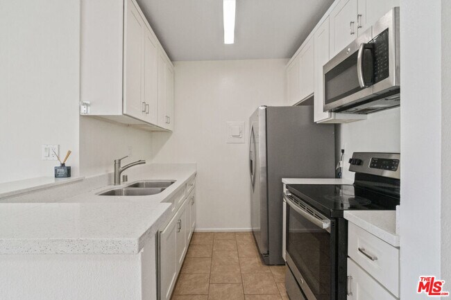 Building Photo - 18307 Burbank Blvd