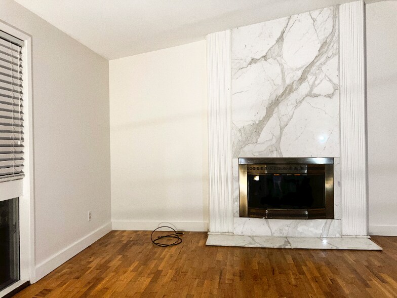 Building Photo - 12024 SE 20th St