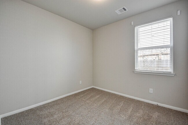 Building Photo - 18572 Meadow Point Ln