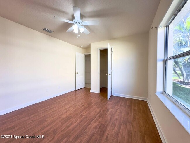 Building Photo - 565 Limerick Dr
