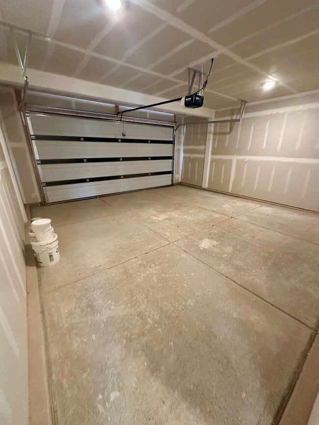Building Photo - BRAND NEW Long Valley Home