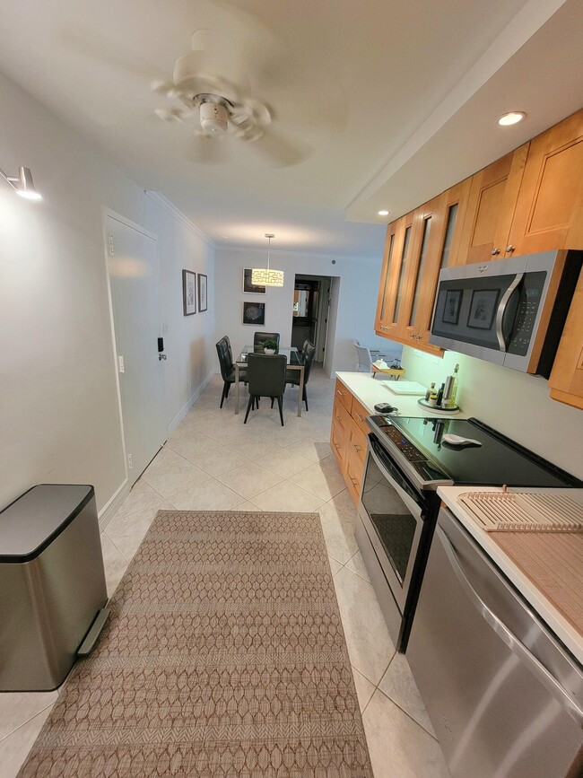 Building Photo - 3221 S Ocean Blvd