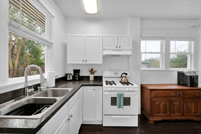 Building Photo - 2678 Post St