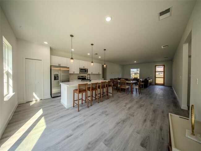 Building Photo - 2850 SW 140th Pl