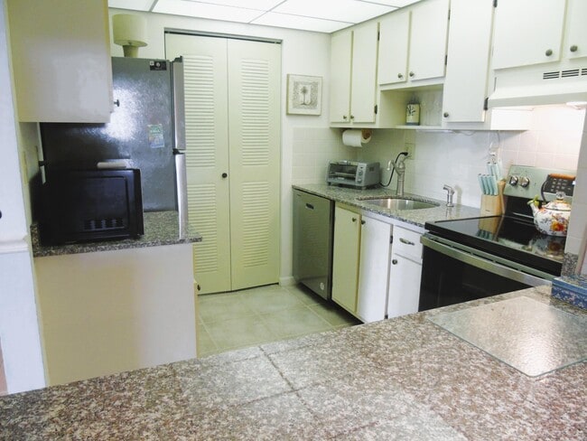 Building Photo - 15469 Lakes of Delray Blvd