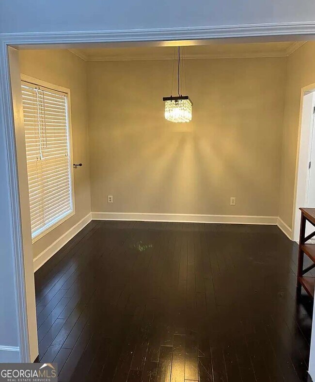 Building Photo - 235 Circle Rd