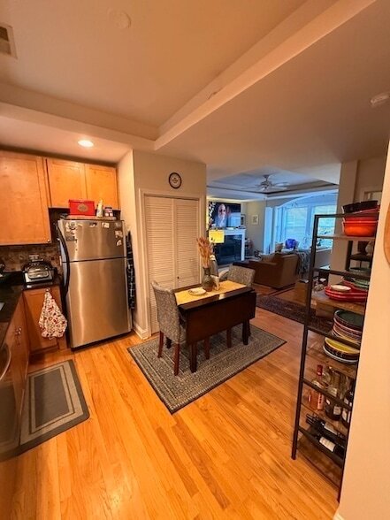 Building Photo - 6912 N Lakewood Ave