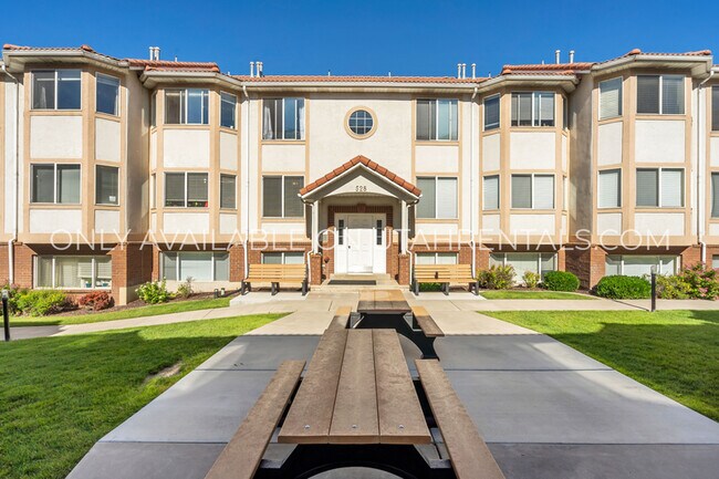 Building Photo - 528 N 720 E