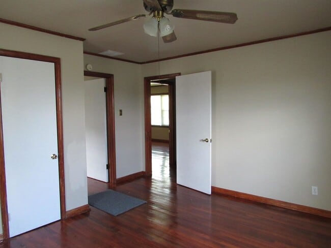 Building Photo - 979 Akins Rd