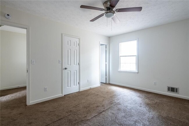 Building Photo - 582 Downing St