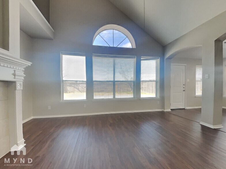 Building Photo - 2131 Crimson Lake Ln