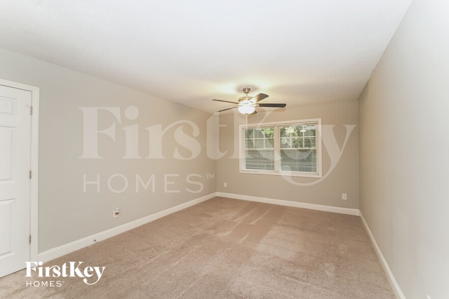 Building Photo - 2521 Skyland Dr