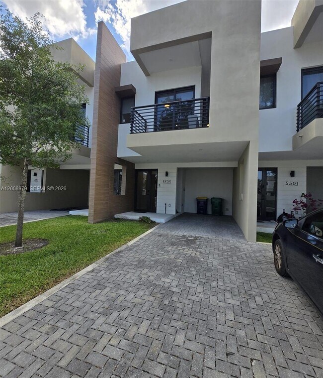 Building Photo - 5503 W Oak Wy