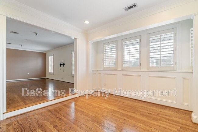Building Photo - 5025 Hillsboro Pike