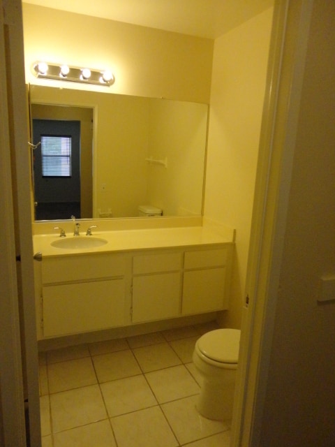 Building Photo - Nice 2 + 2 Gated Condo Santa Clarita