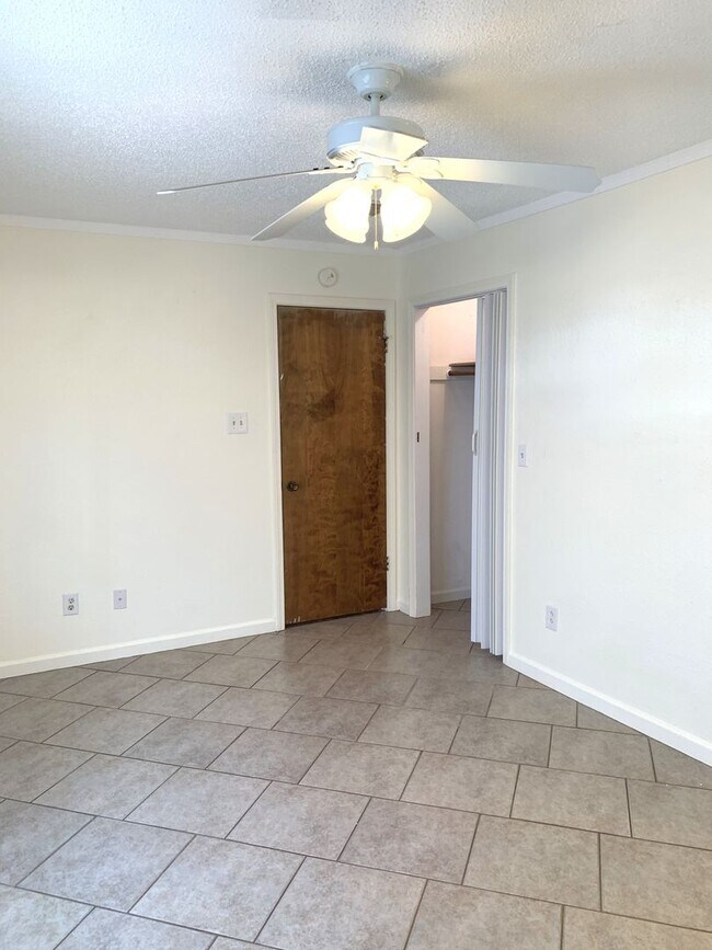 Building Photo - 2808 Persimmon Dr