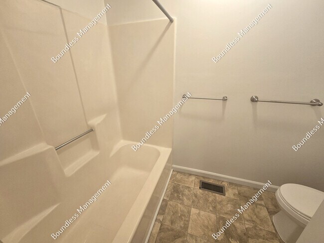 Building Photo - 3172 Carmel Dr