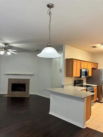 Building Photo - 515 Creekside Dr