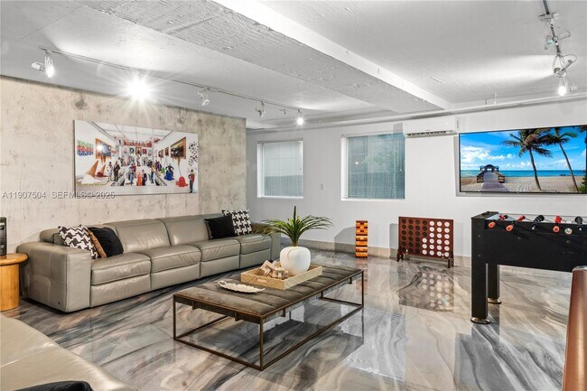 Building Photo - 1606 S Bayshore Dr