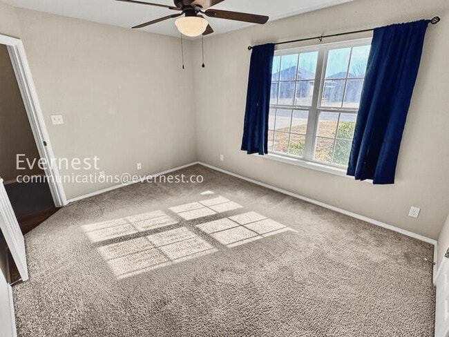 Building Photo - 3 Bed/2 Bath Home with Fenced Yard & Garage / Pet-Friendly / Available Soon!