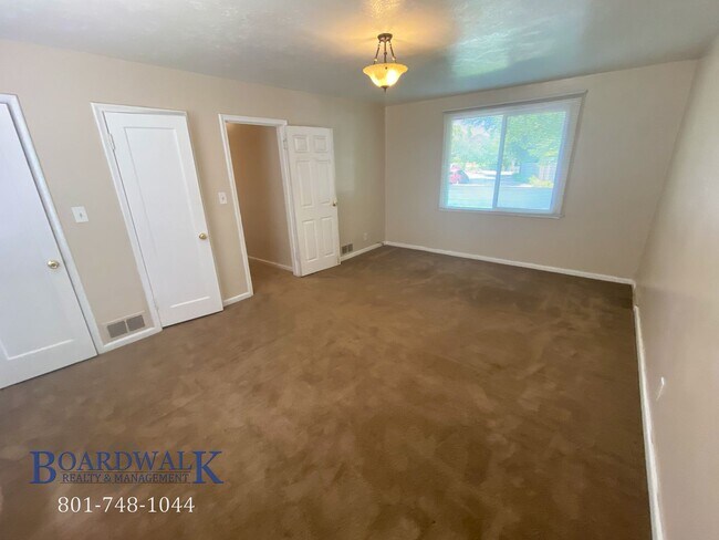 Building Photo - Charming 3 Bed 2 Bath Home in Holladay wit...
