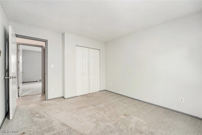 Building Photo - 1492 Ansonia Ave