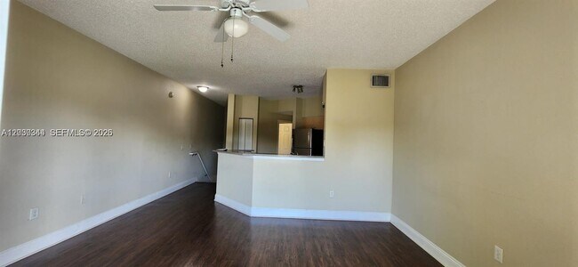 Building Photo - 280 Crestwood Cir