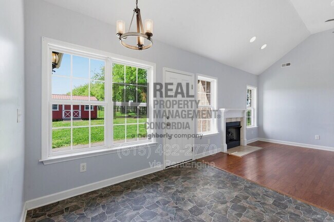 Building Photo - 1934 Mural Ln