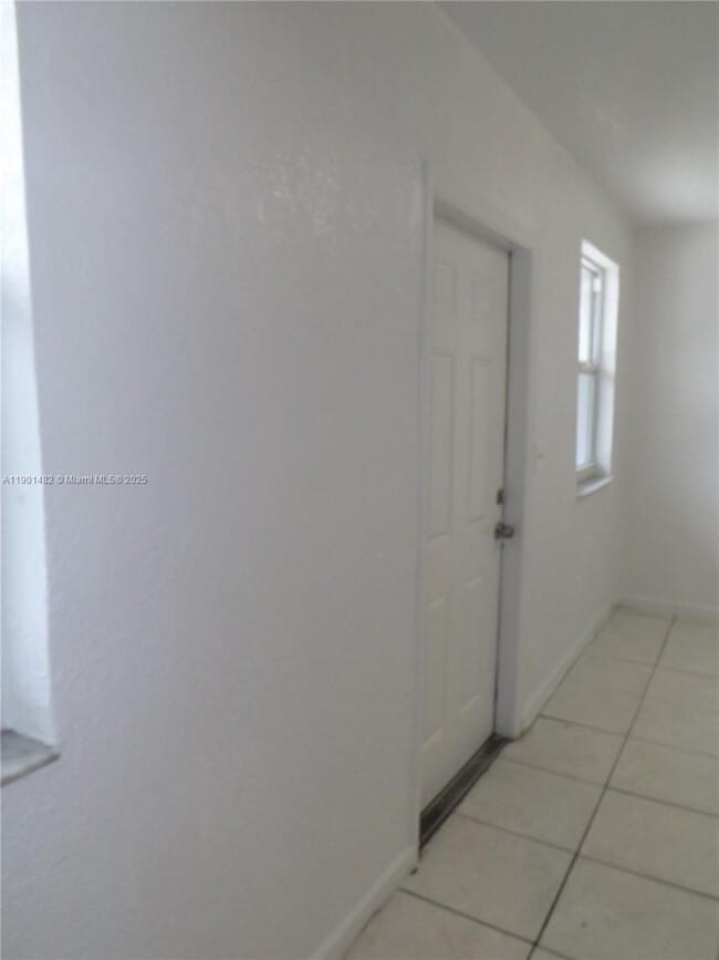 Building Photo - 160 NW 11th Terrace