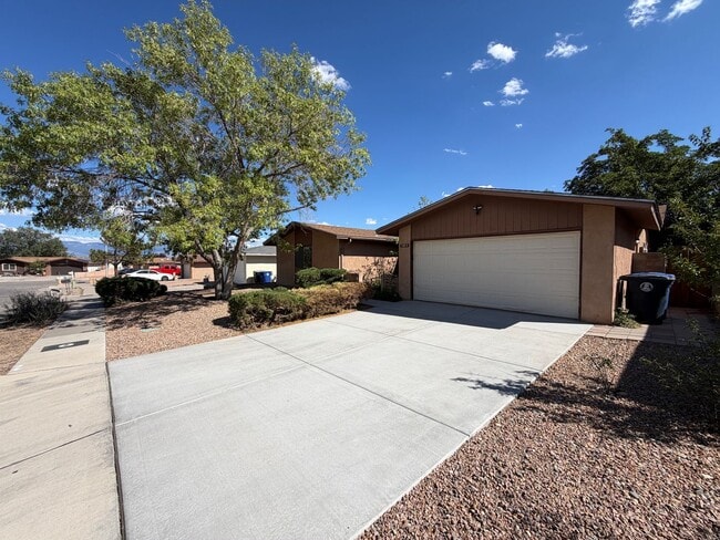 Building Photo - 5812 Brahma Dr NW
