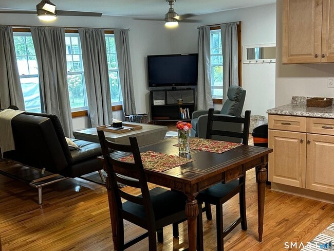 Building Photo - 28 Sugar St