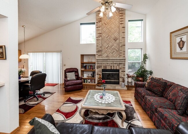 Building Photo - Spacious 5 Bedroom in D20 centrally located