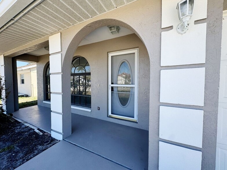 Building Photo - 630 105th Ave N