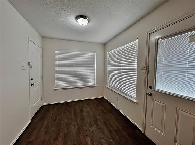 Building Photo - 203 Mesa Moor Dr