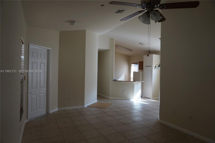 Building Photo - 3964 NE 11th Dr