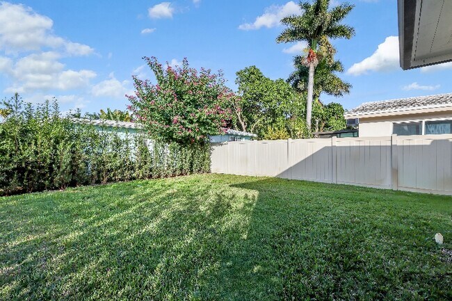 Building Photo - 1201 N 16th Ave