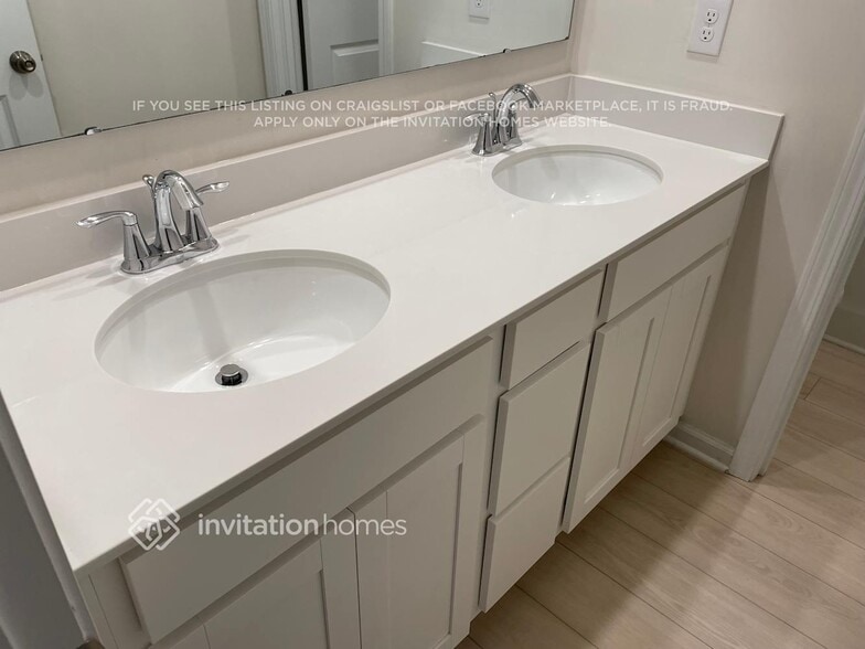 Building Photo - 2300 Pebble Close Ct