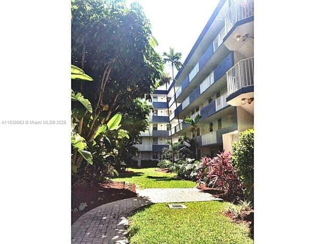 Building Photo - 1801 S Treasure Dr