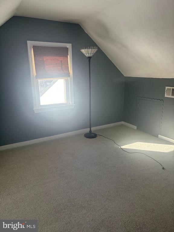 Building Photo - 660 Osborne Ave