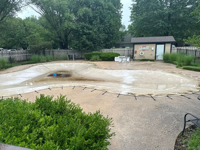 Building Photo - 2-Bedroom, 2-Bathroom End Unit Condo with ...