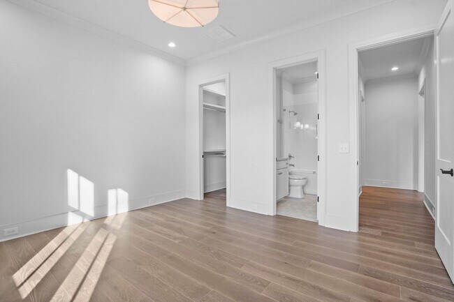 Building Photo - 3311 Skyline Dr